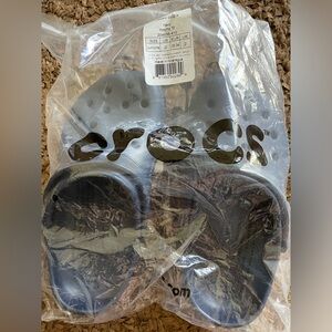 Crocs Kids Classic. NWT. Size J. Navy